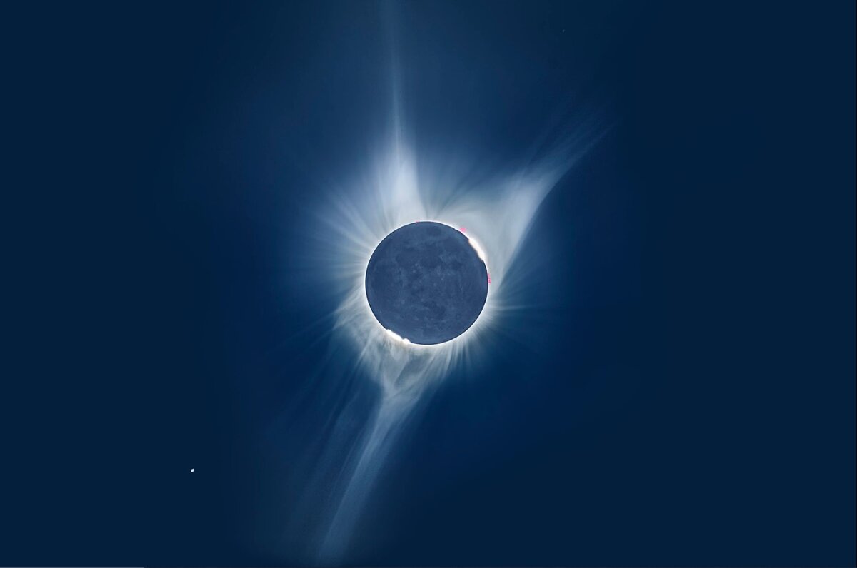 Солнечная корона. Солнечное затмение корона. Solar Eclipse Corona. Солнечная корона солнца. Голубое затмение.