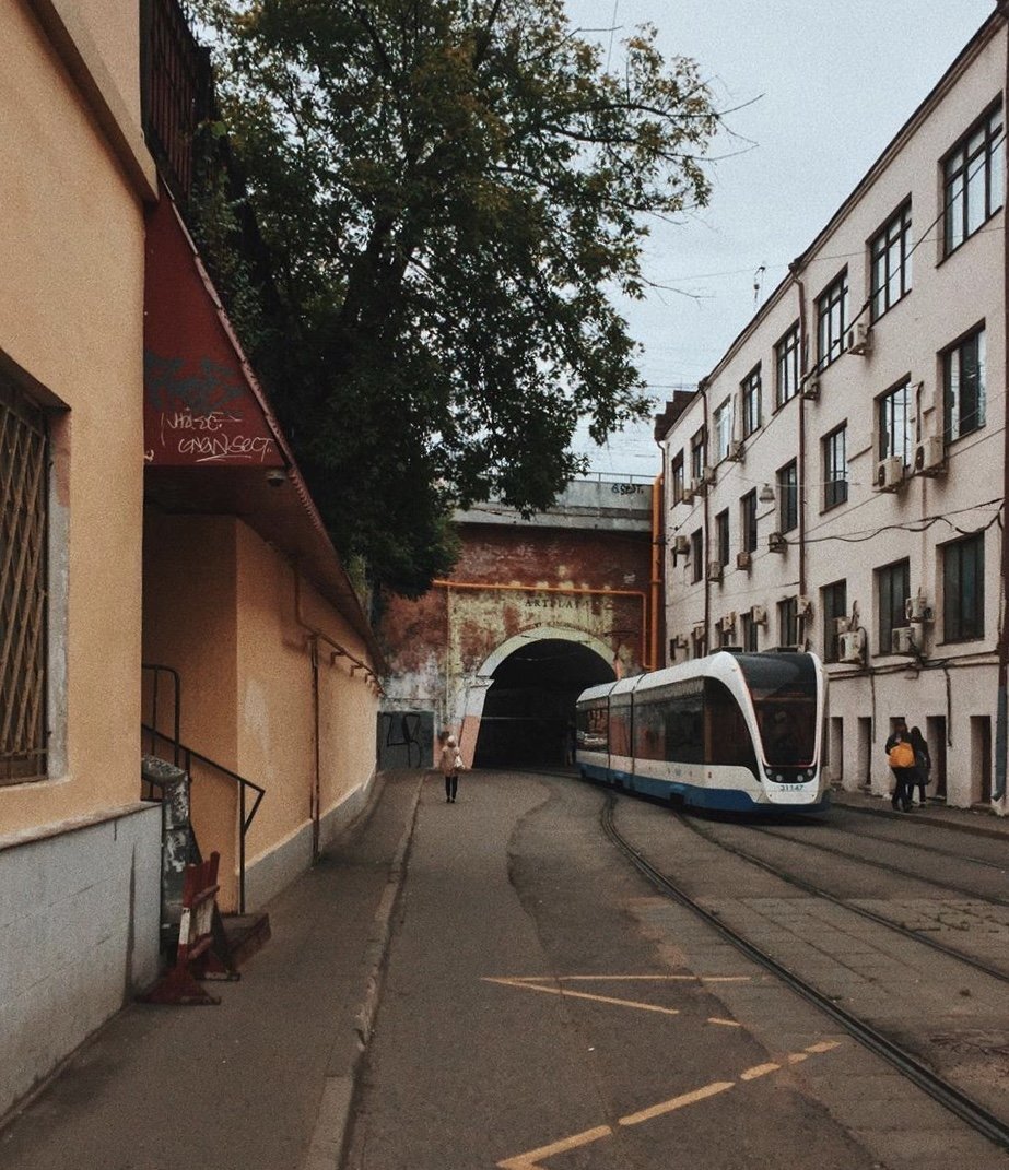 Сыромятническая улица москва. Сыромятнический путепровод. Трамвайная арка Артплей. Сыромятнический тоннель.