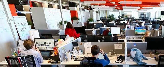 В любой профессии и работе в найме возможен рост доходов. Важно начать искать