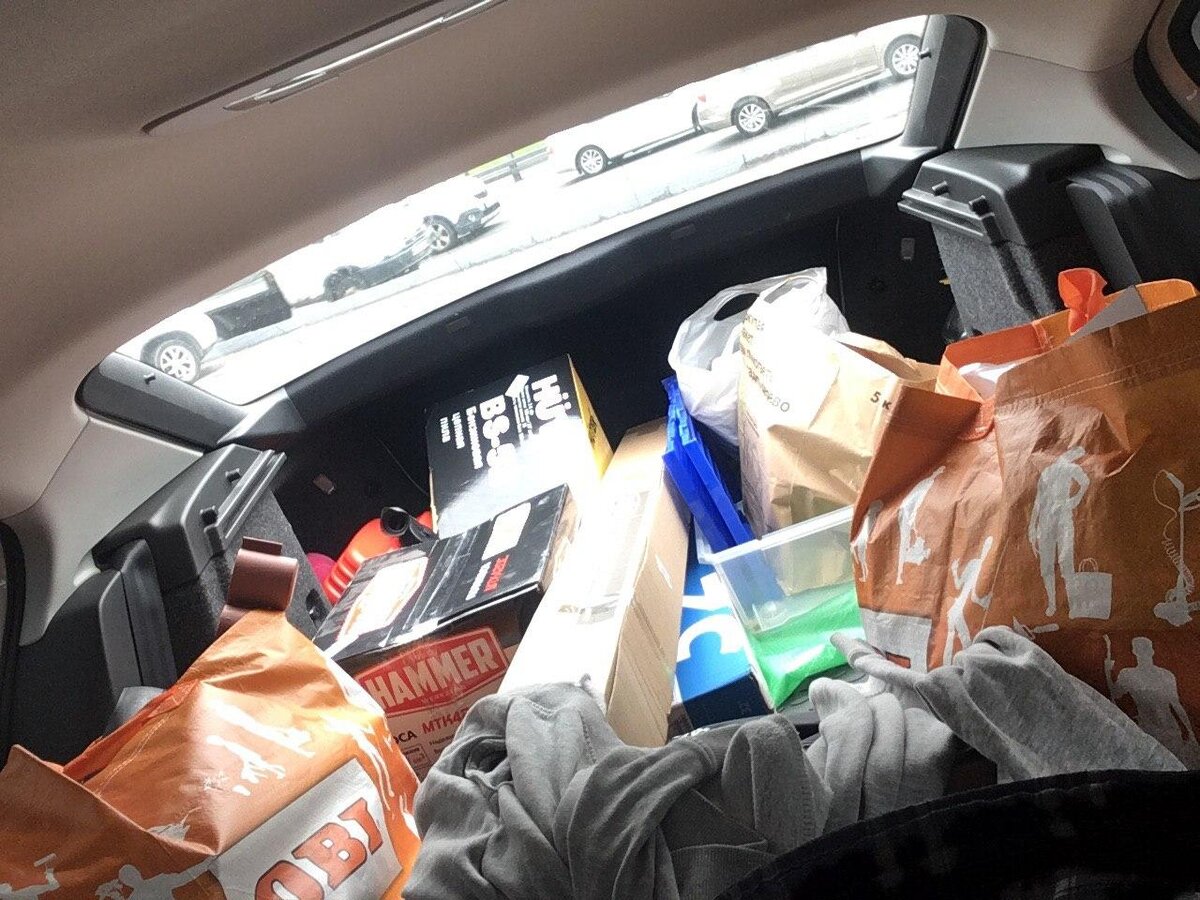 Багажник и задний ряд заполнились чуть сильнее