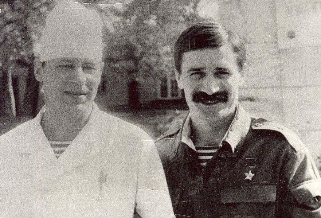 На фото: Борис Павлович Кудрявцев и Руслан Аушев.