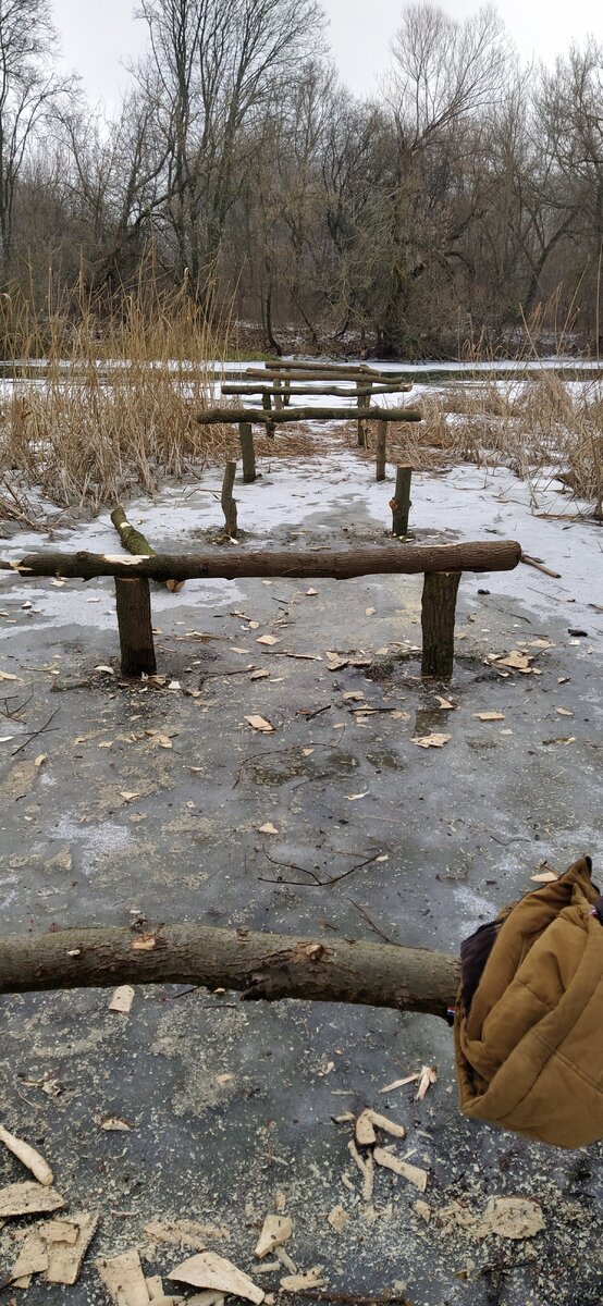 Полуготовое основание для моста.