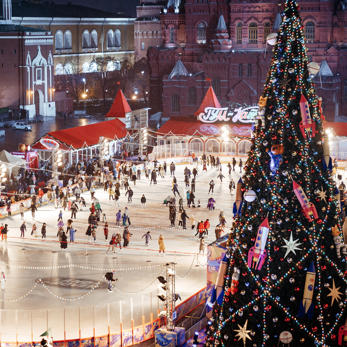 Каток на площади москва. ГУМ-каток на красной площади. ГУМ каток 2020. ГУМ-каток на красной площади 2020. ГУМ-каток на красной площади 2020-2021.