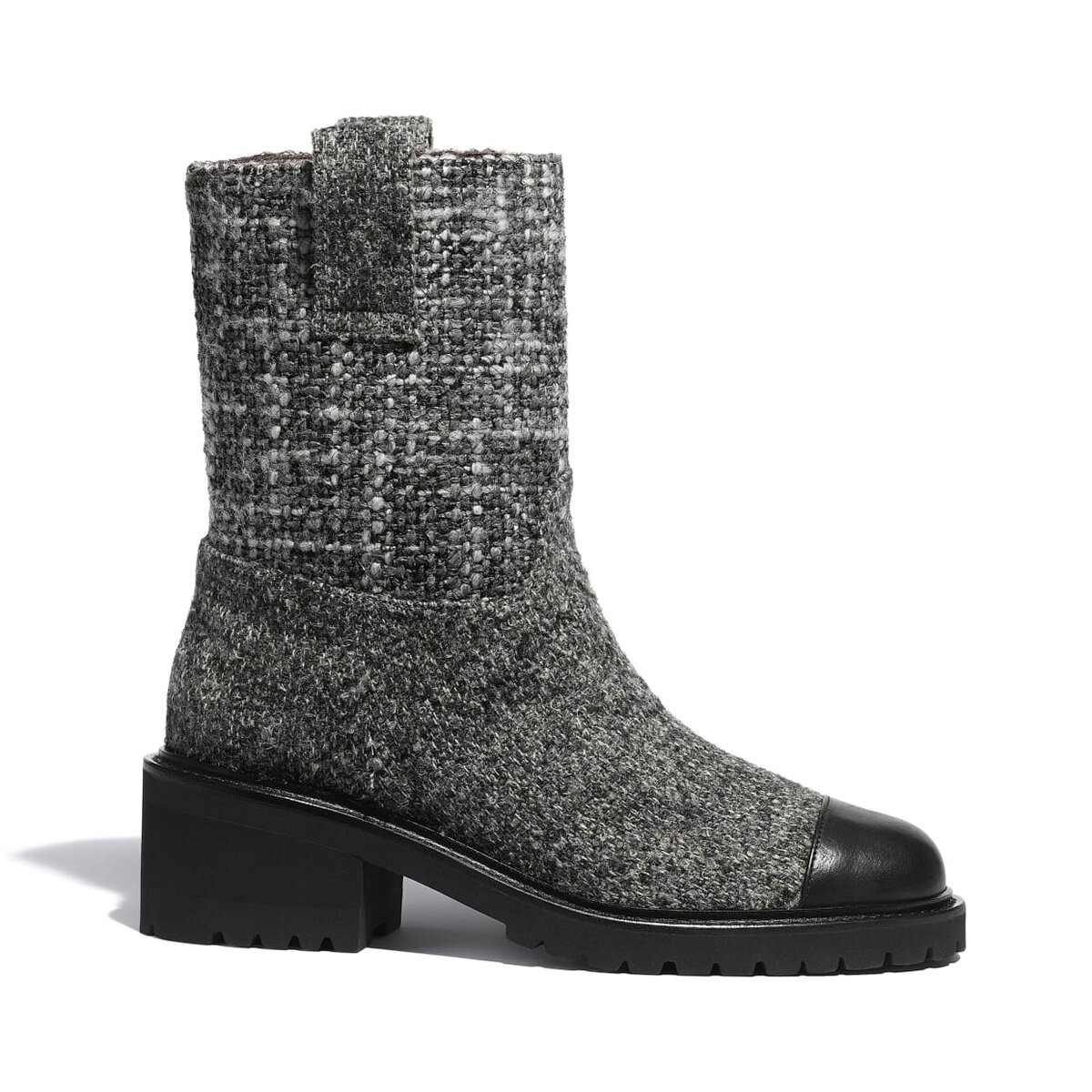               Ботильоны от Chanel             Источник : chanel.com