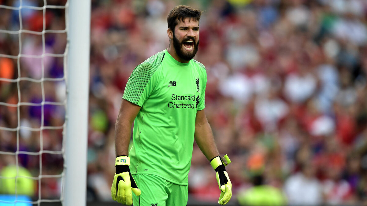 Второе место занимает вртарь Ливерпуля и сборной Бразилии Алиссон Бэккер. Возраст составляет 28 лет. Рост 191 см. Сотрудничает с Nike. Трансферная стоимость 80 млн €.