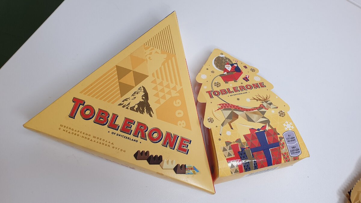 Пирамидка и елочка с разными вкусами мини-шоколадок