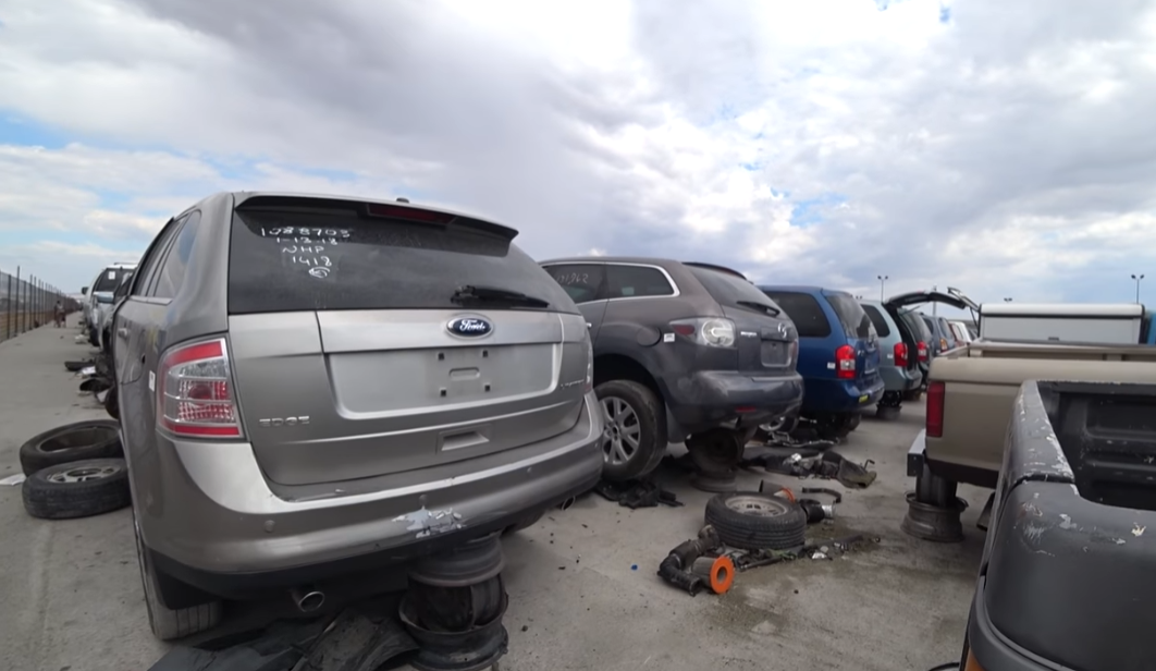 Автомобиль Ford