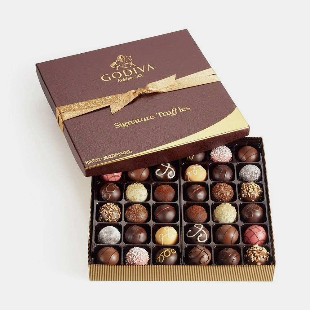 К чему снится коробка конфет. Godiva Belgium 1926 конфеты. Godiva Belgium шоколад. Конфеты Godiva Chocolate Domes. Godiva шкатулка.