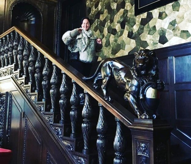 Львы и ангелы на лестнице. Фото: vk.com