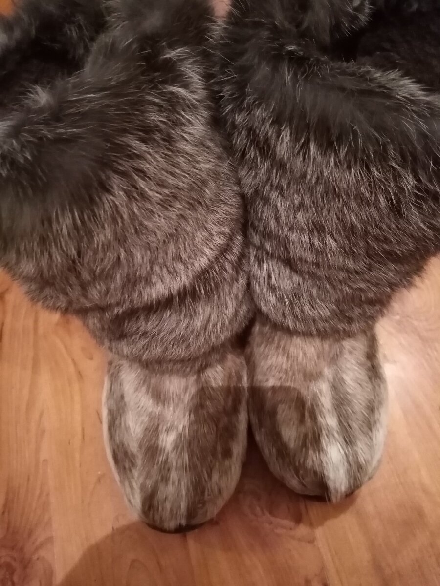 Это кисы (ударение на последний слог), или пимы. Лучшие друзья девушек в морозы)) 