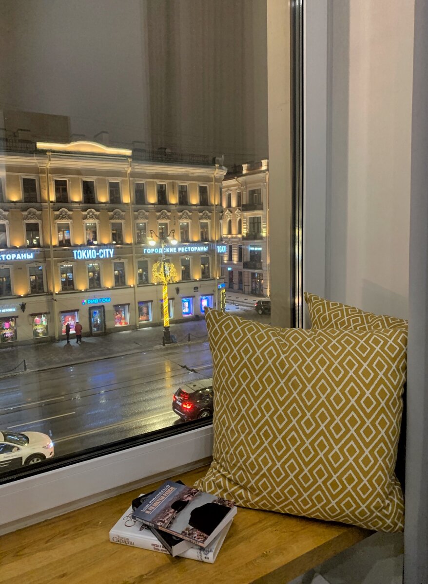 Вид из отеля «Калейдоскоп» на Невском проспекте 