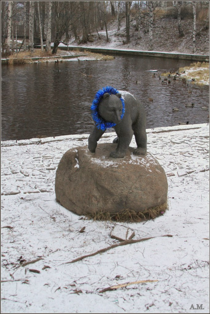 3 января снежок таки припорошил. Новогодний карельский медведь