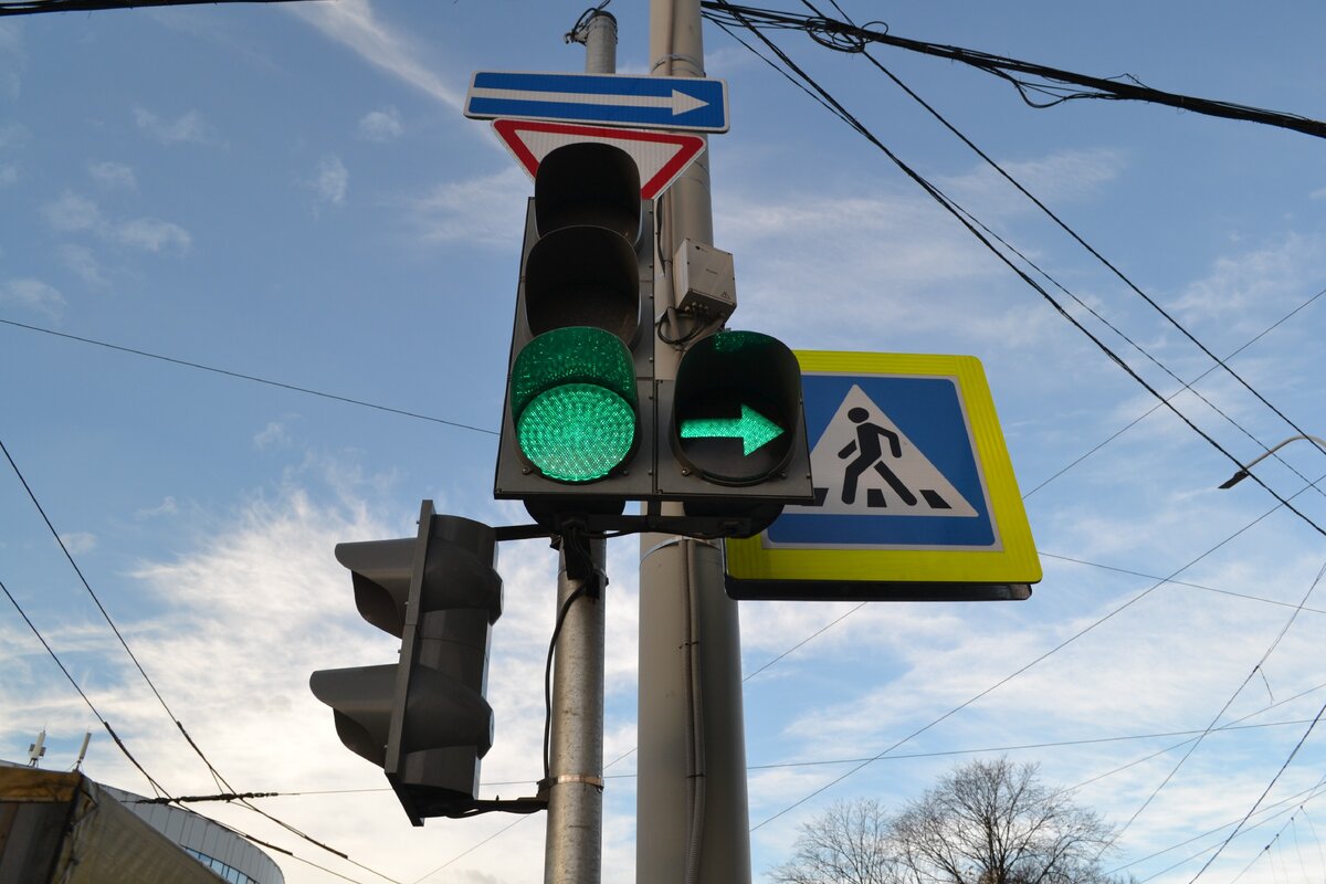 Фартит! Всю дорогу на зелёный.