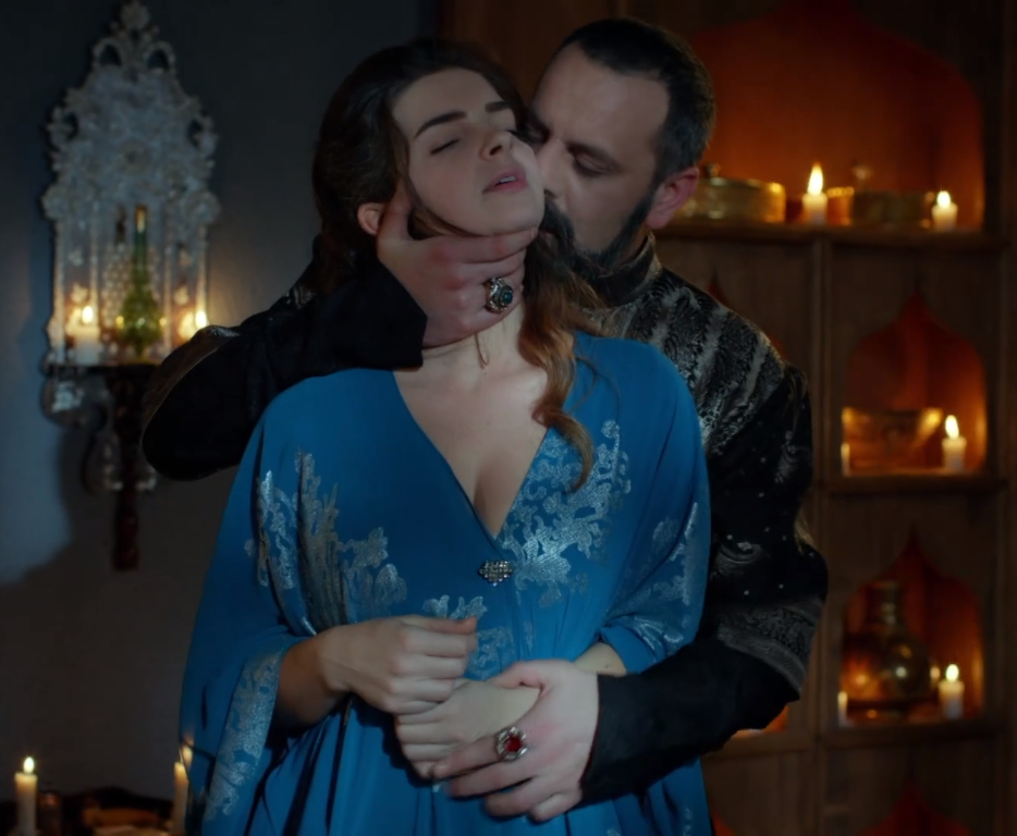Кадр из сериала Великолепный век , настоящие отношения между Михримах  и Рустемом 