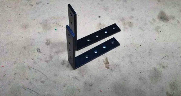 Процесс изготовления ножеточки - использование металлических уголков.