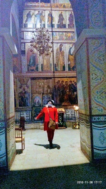 Фото автора... Я принялась часто ходить в церковь, молиться и ставить за неё свечи...