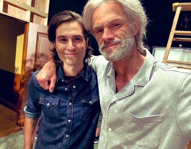 Стареющий Сэм и его взрослый сын. Фото из интернета