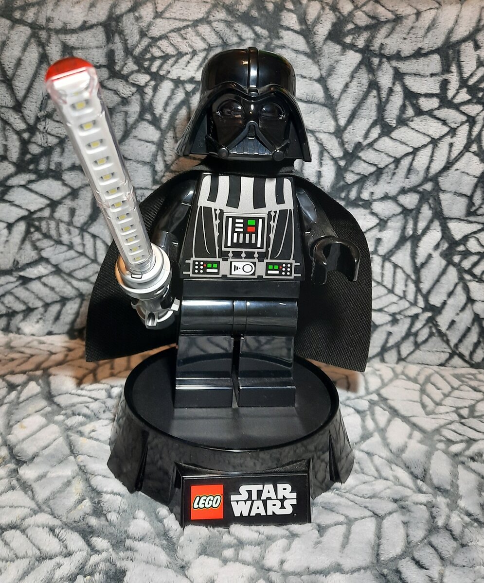 Дарт Вейдер. Светильник Lego (листать вправо).