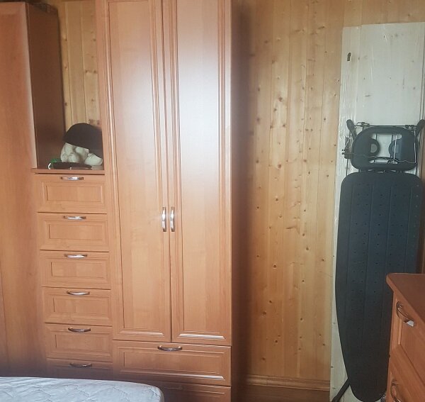 Высокий шкаф с полками купили в январе