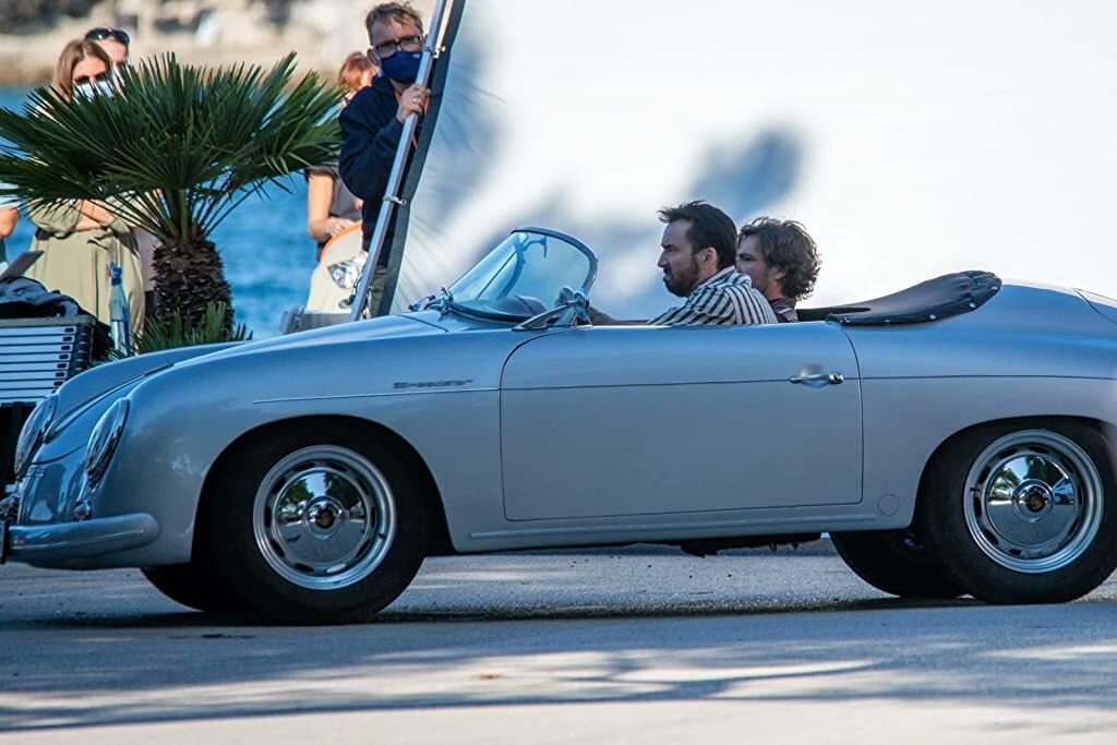 Николас Кейдж и Педро Паскаль на съемочной площадке фильма «Невыносимая тяжесть огромного таланта»