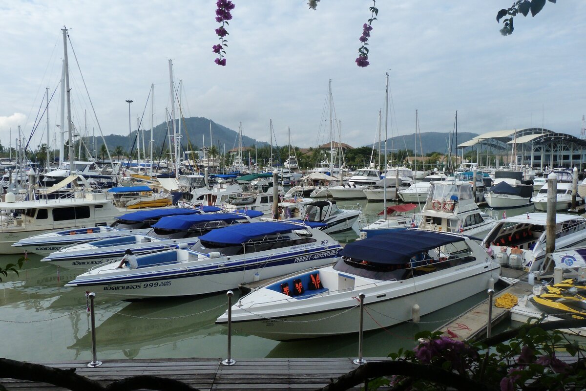 Чалонг. Яхт-клуб