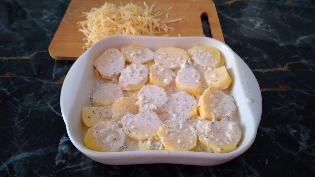 Раздавленная запеченная картошка. Картошка с чесночным маслом в духовке. Картофель запеченный в чесночном масле. Картошка по королевски. Раздавленный картофель запеченный в духовке.