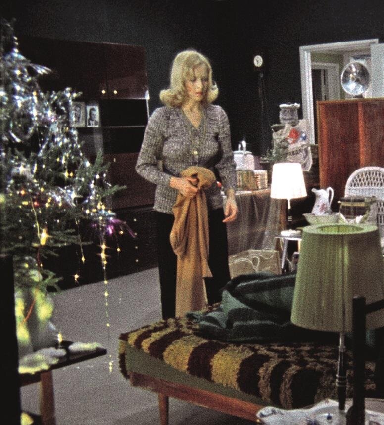 Кадр из фильма «Ирония судьбы или С лёгким паром!» (1975). Скриншот. Источник - https://www.pinterest.ru/