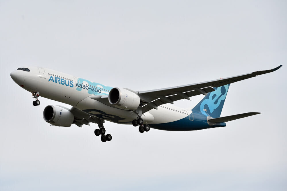 Самолеты там. A330-800neo. Airbus ups.