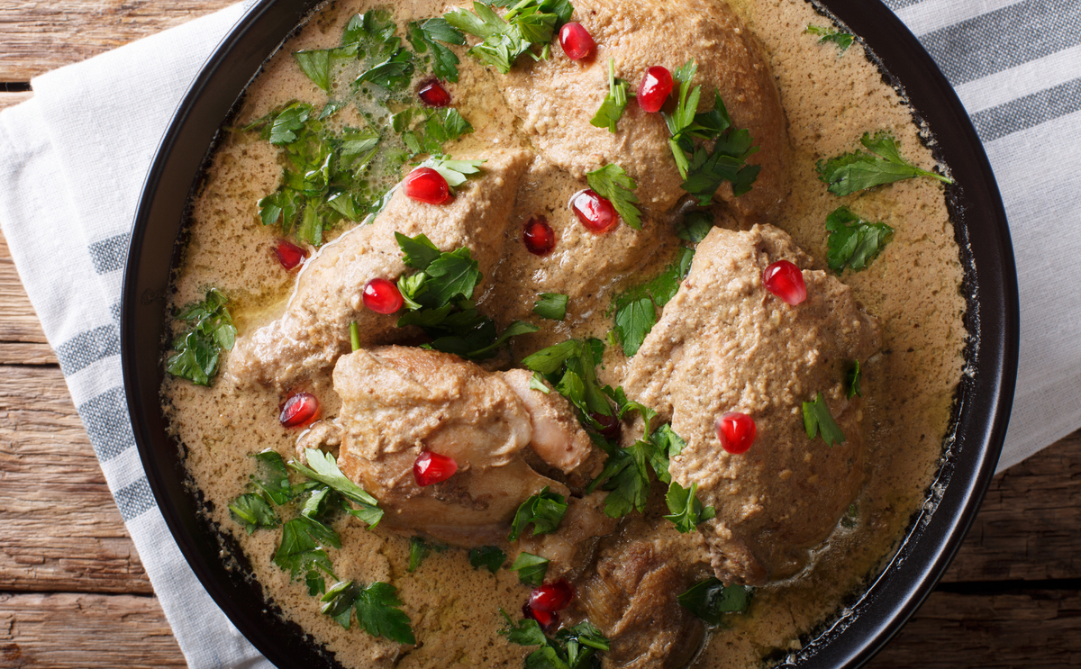 Как называется блюдо курица с орехами. Как называется блюдо курица с орехами. Чахохбили армения. Сациви из индейки по-грузински. Грузинский сациви.