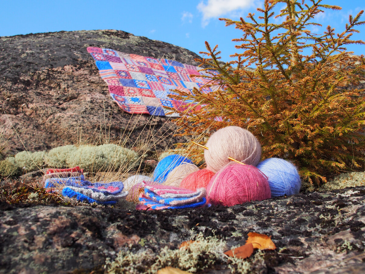 Пледы дурушка вяжет. Дурушка вяжет кауни 8/2. Живу и вяжу на полярном круге. Скраппи носки. Дурушка вяжет котиков.