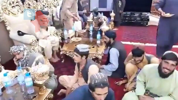 Талибы во дворце афганского маршала 