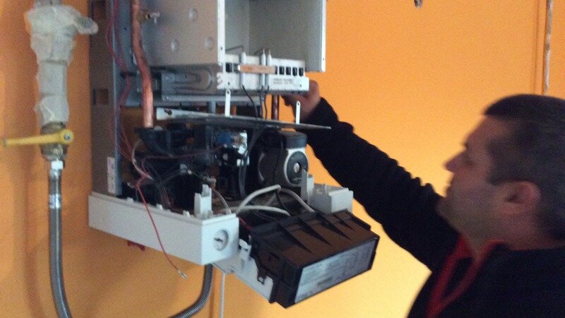 Замена газовой горелки в котле. Фото с другого объекта вставил для превью