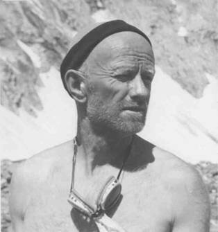 Вита́лий Миха́йлович Абала́ков ( 13 января 1906 - 25 мая 1986) Фото с сайта https://strannik.kg/wrong-climbing/ 