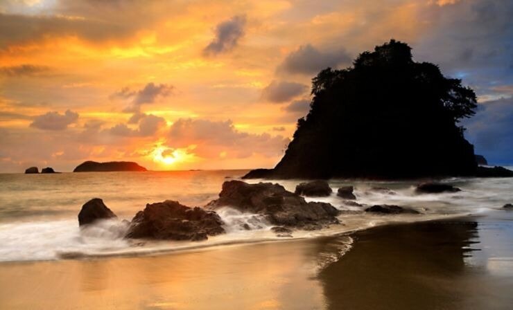 Шикарный закат на пляже №1