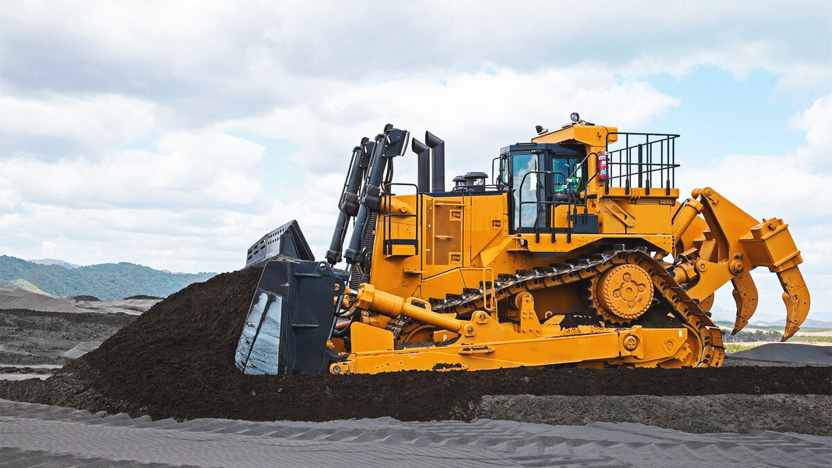 Методы асфальтирования
Холодный
Горячий
Холодный метод
При  холодной укладке асфальта в составе используемых растворов преобладают  битумы на базе жидких нефтепродуктов. Преимущество - возможность его  использования только в тёплый период года за счёт необходимости  высушивания воды. Данный способ чаще всего востребован при выполнении  ямочного восстановления повреждённого дорожного полотна.Горячий метод
Горячее  асфальтирование выполняется с помощью смесей на базе нефтяных продуктов  вязких и жидких консистенций. Метод укладывания горячего асфальта может  быть реализован в течение круглого года, независимо от температуры  окружающей среды. Для высокого уровня прочности, в соответствии с  требованиями ГОСТ, температура асфальта должна быть не ниже +120°С.  Участки дорожных полотен, которые требуется заасфальтировать, заранее  просушивают с использованием спецтехники.