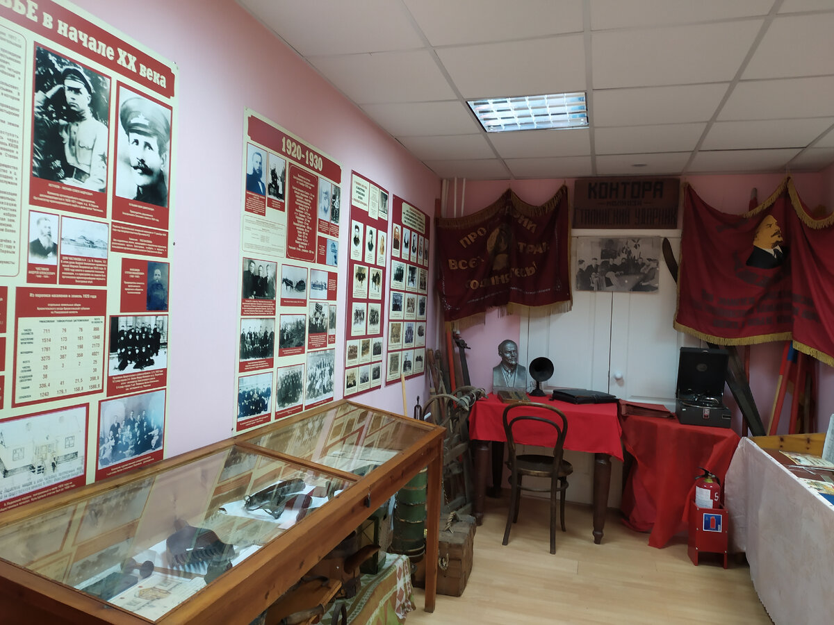 Первый зал музея "Красная комната" (здесь и далее все фотографии автора)