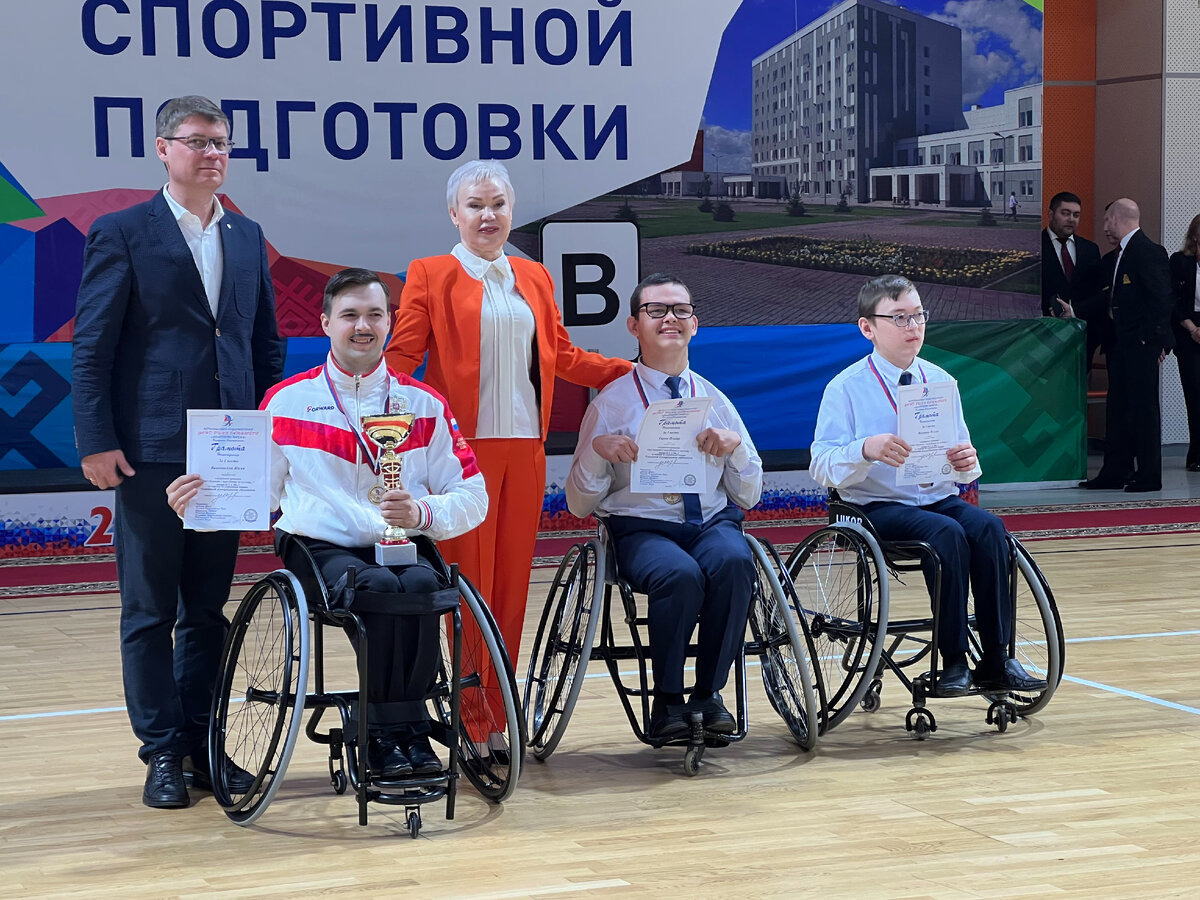 Рима Баталова и Руслан Хабибов на соревнованиях по танцам на колясках