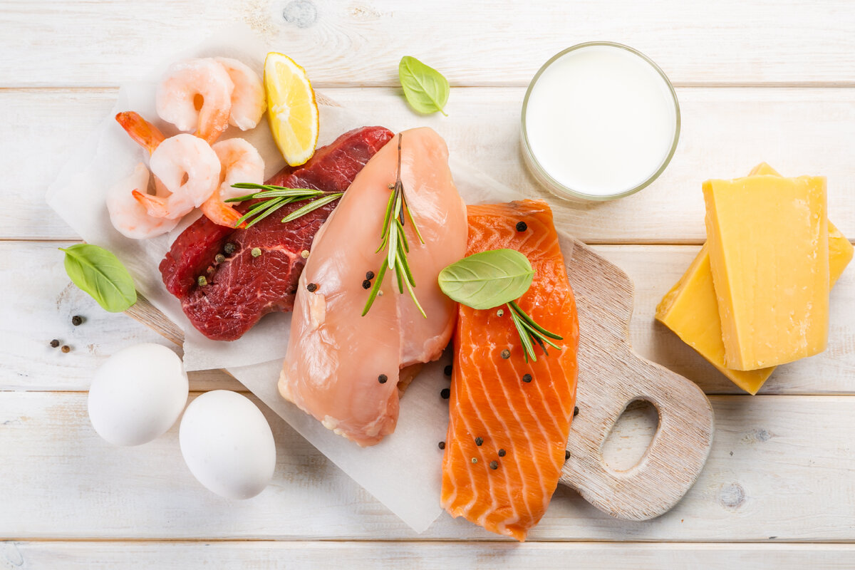 Много йода содержится в рыбе, яйцах и белом мясе, но после термической обработки его остается очень мало. Влага и свет также разрушают йод.