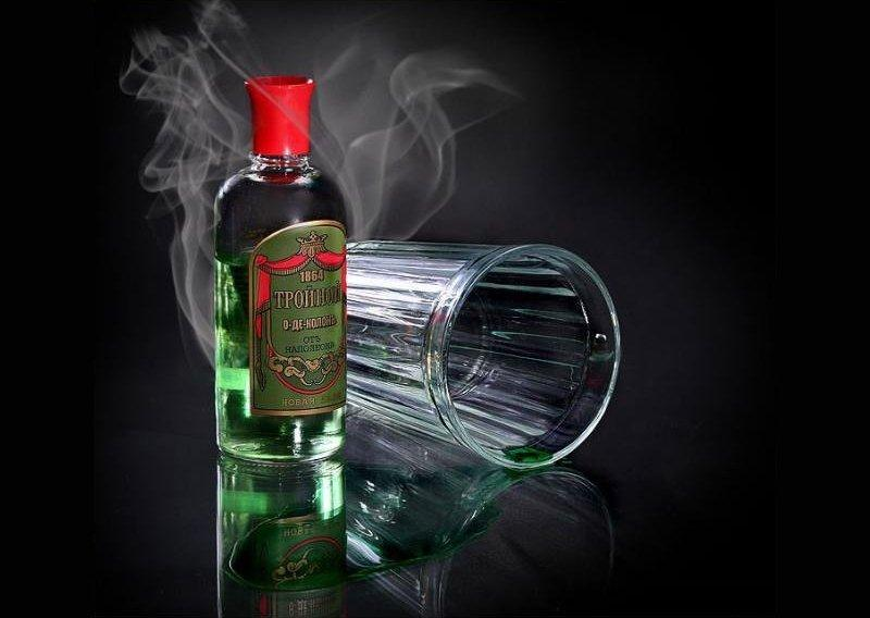 Как правильно пить одеколон. Тройной одеколон ссср. Тройной одеколон пить. Можно пить одеколон. Тройной одеколон и алкаши.