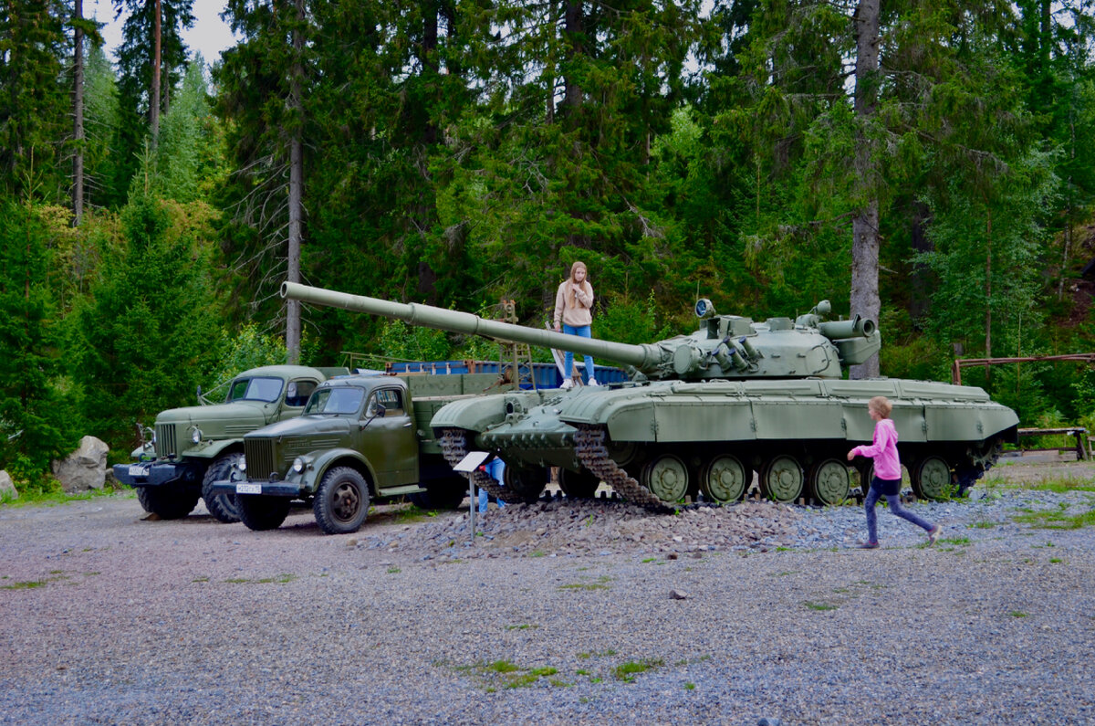 Военная техника на территории музея «Гора Филина»