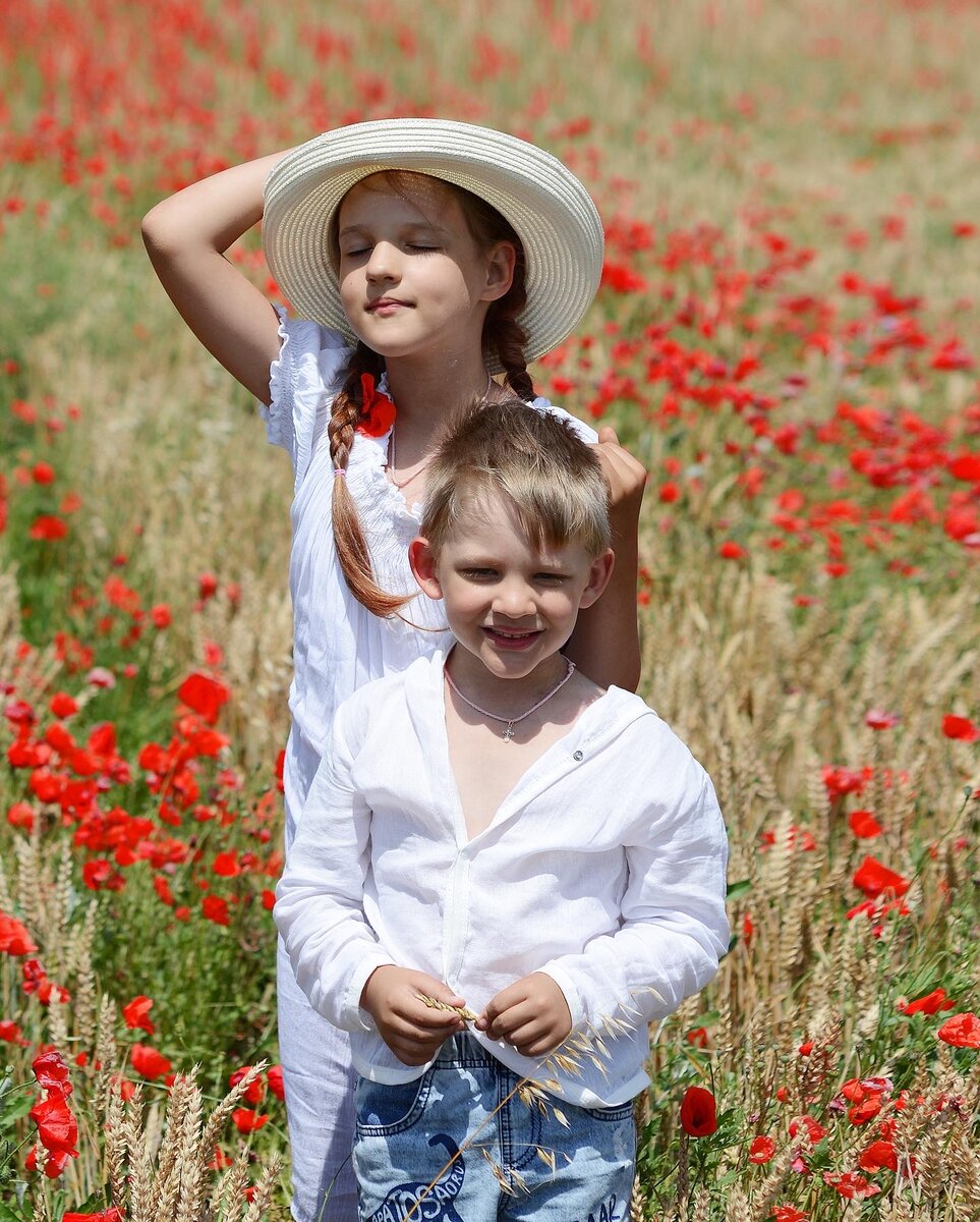 В прошлом году наконец застали маковые поля. Трасса Таврида.