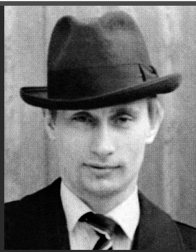 Фотография явно периода его службы в Германии.