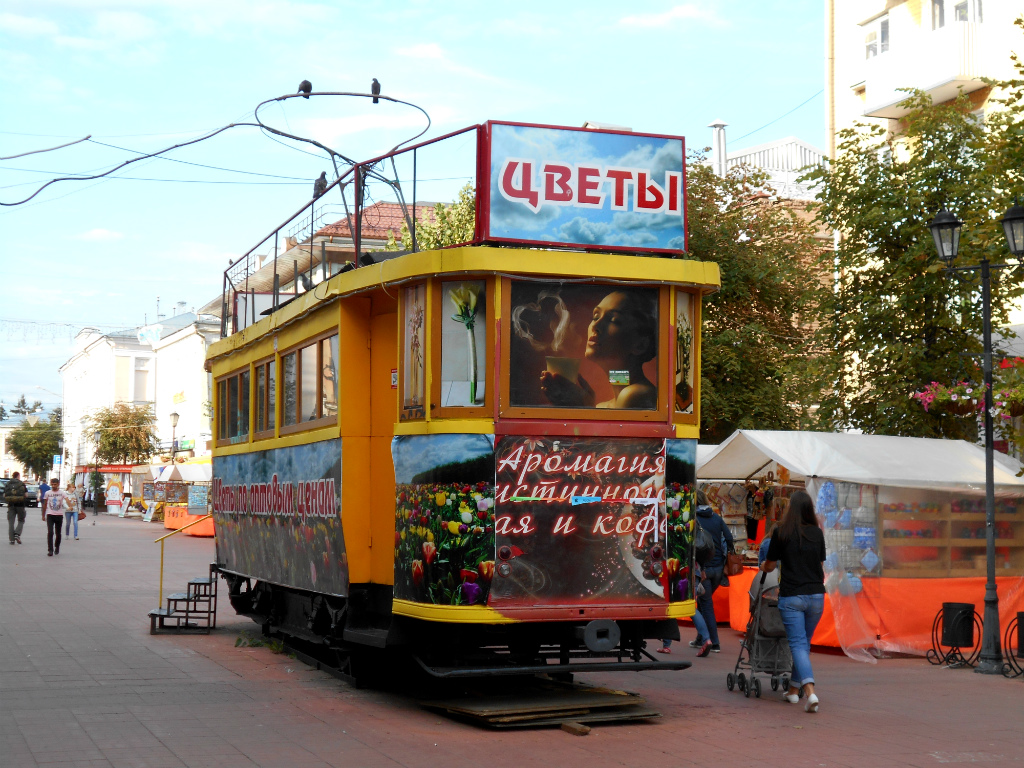 Ретро-вагон Х на Трехсвятской улице в качестве салона цветов, август 2014 года, фото https://transphoto.org/photo/781957/?, автор  ЛВС-86К (8181)