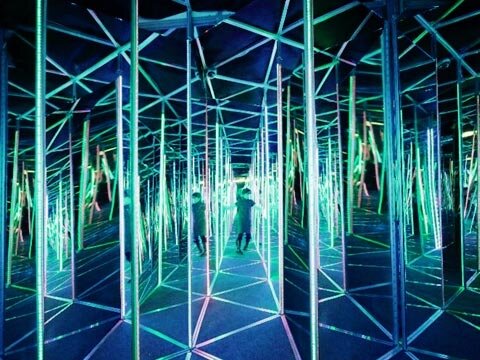 Стеклянный и зеркальный лабиринт. Источник: makromer.ru ЗАО "МАКРОМЕР" 