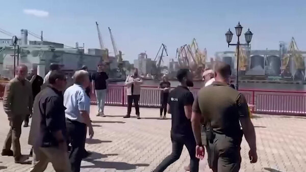 Антониу Гутерриш в морском порту Одессы. Видео © Telegram / Политика страны