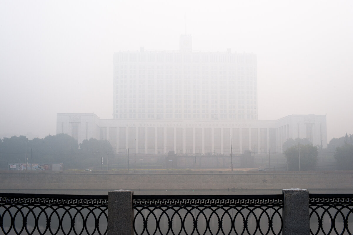 Краснопресненская набережная. Белый дом