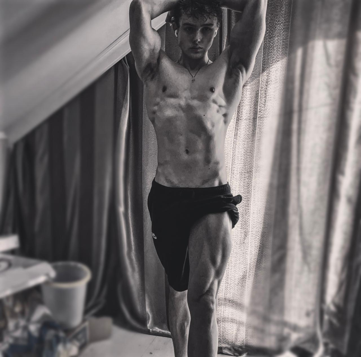 Из худого подростка он превратился в мощного атлета. Мощная трансформация тела от Анатолия Железняка