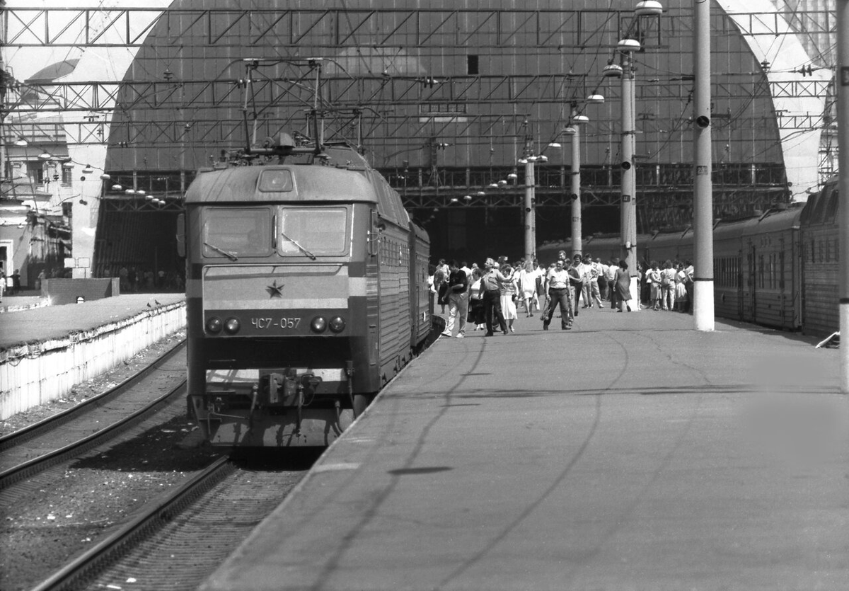 ЧС7-057, 1987 год, источник фото https://raenza.ru/blogs/wizard/8498, в 1988-1990 годах я только ЧС7 тут и видел, ЧС2 уже не было