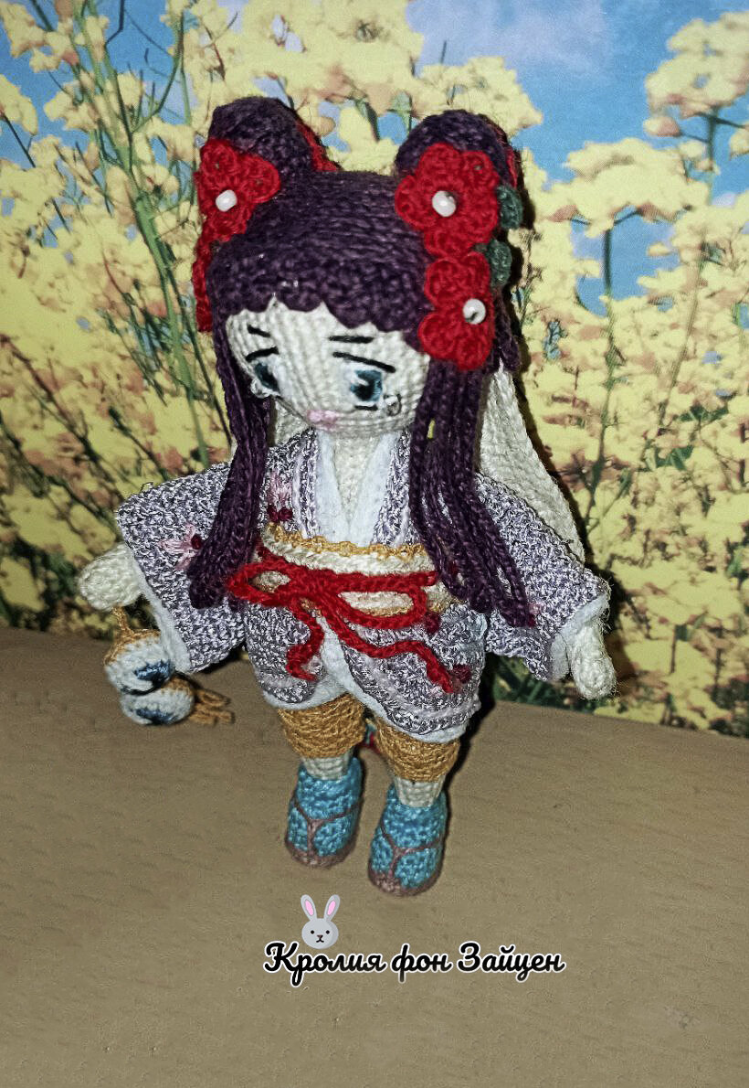 У зайки в лапке - волшебный артефакт.