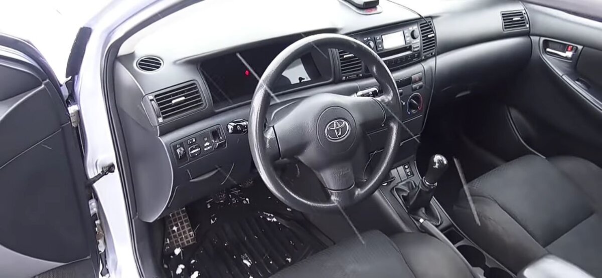 Toyota Corolla e120 салон
